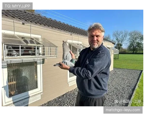 英超新星扬·保罗·范海克闪耀赛场,助球队强势冲击冠军 英超新星扬·保罗·范海克闪耀赛场,助球队强势冲击冠军