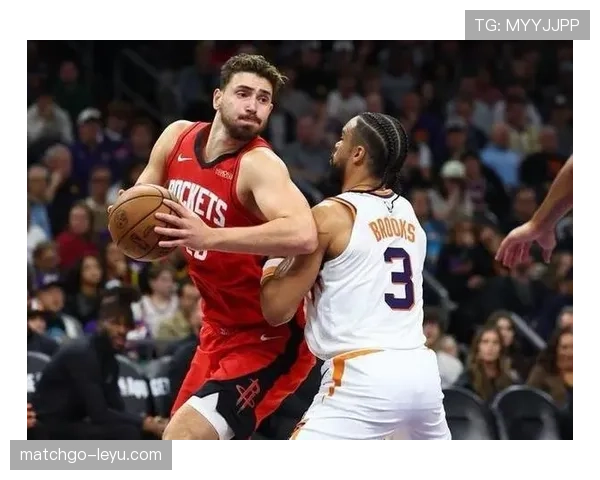 阿门·汤普森无球跑动提升进攻效率 拉开防守空间明显