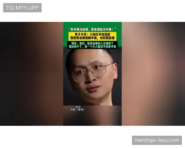 庞伟训练完随手啃个馒头，这自律程度真不是一般人能扛的